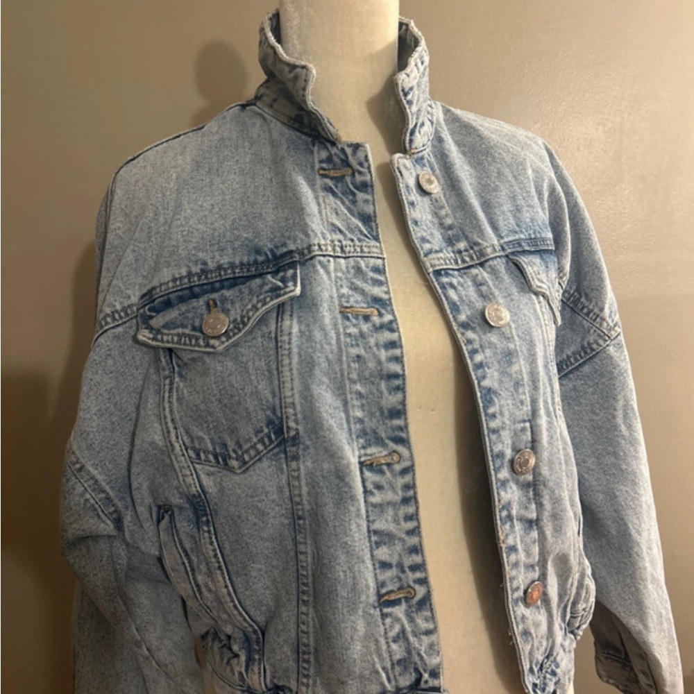 Zara Light Wash Denim Jacket in Pale Blue